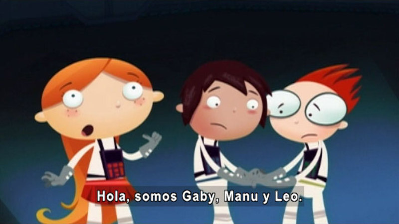 Screen capture of a cartoon with three kids wearing space suits. Caption reads Hola, somos Gaby Manu y Leo.
